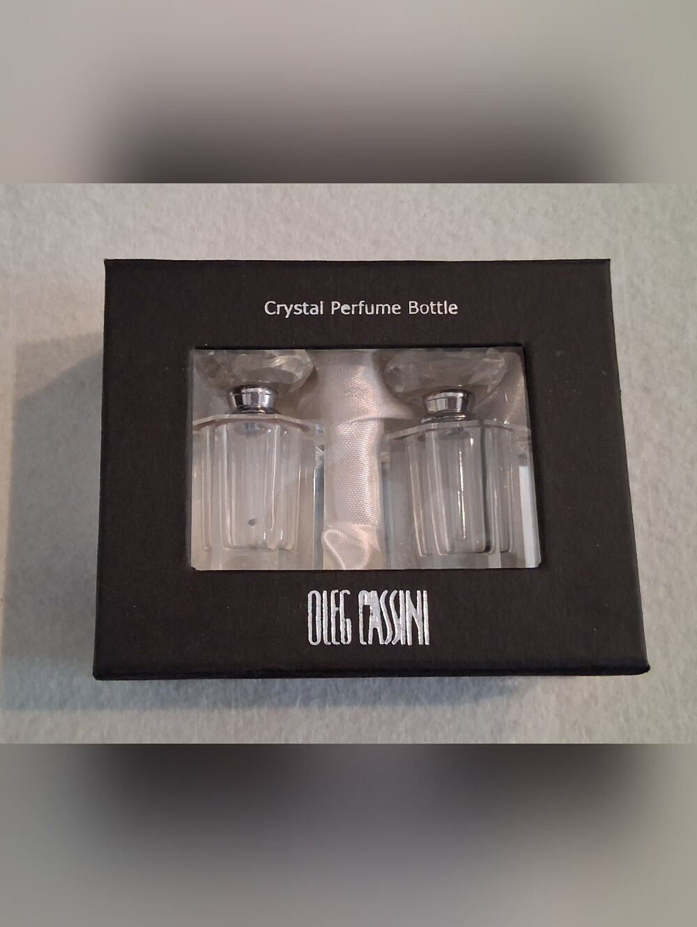 Pair of Oleg Cassini Crystal Perfume Bottles Etched Signature New In Box - Picture 2 of 7